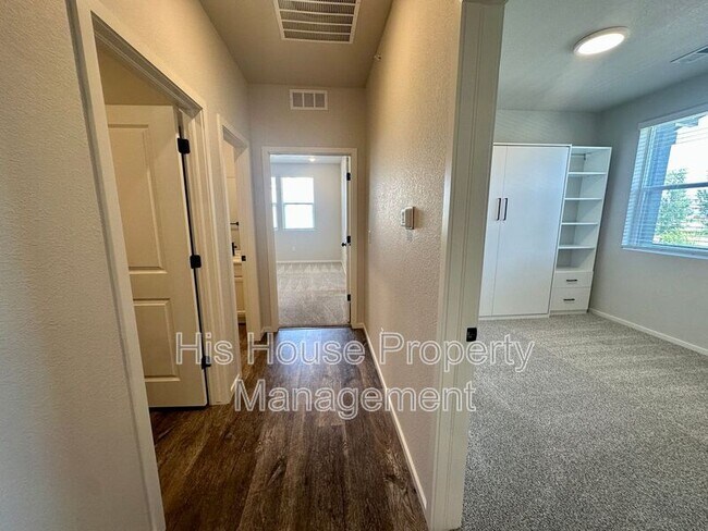 Building Photo - 2080 Autumn Moon Dr