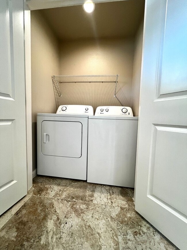 Building Photo - Riverside Bungalows 1/1