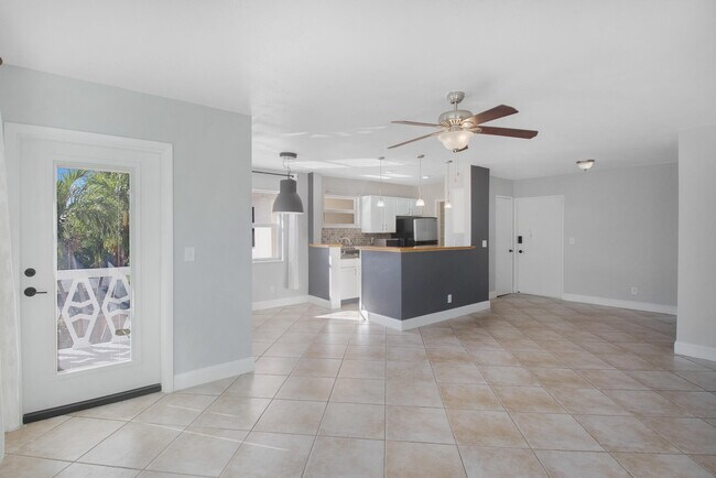Building Photo - 2591 NE 55th Ct