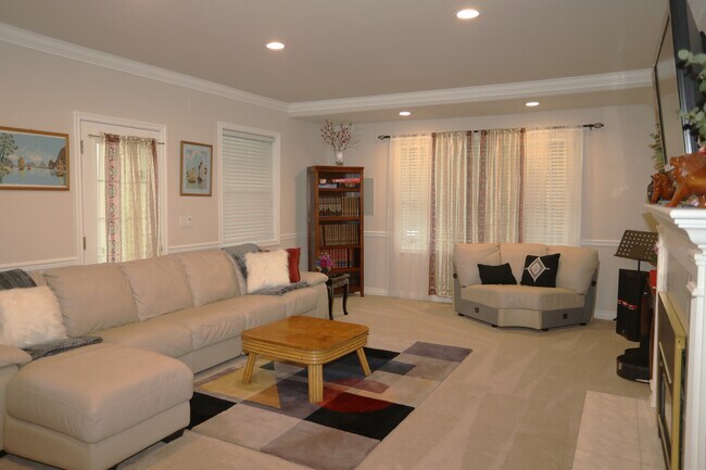 Primary Photo - 3059 Bellevue Way NE
