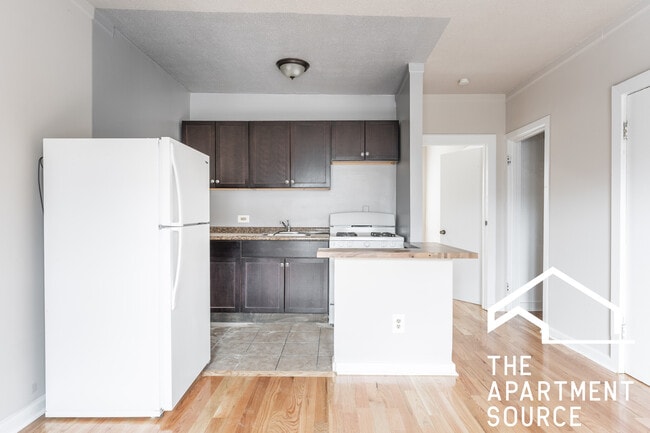 Building Photo - 5662 N Ridge Ave