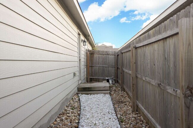 Building Photo - Smart. Stylish. Ready to Welcome You Home!