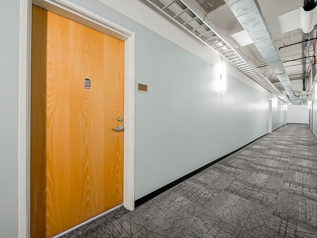 Building Photo - AVAILABLE NOW! Modern and Upscale 2-Bed Condo in Downtown Royal Oak