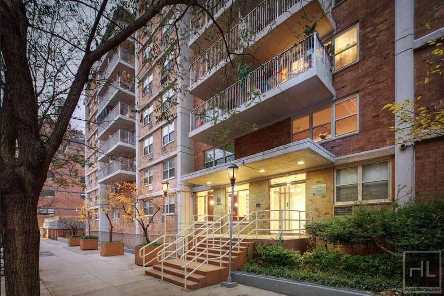 Building Photo - 1 bed 1 bath /Laundry in Unit - WEST 93 STREET