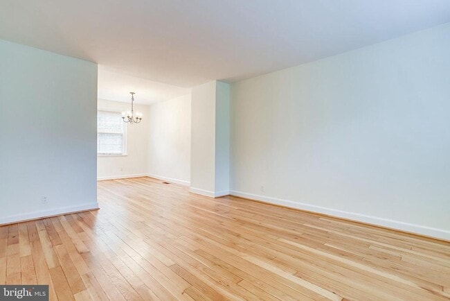 Building Photo - 2822 S Buchanan St