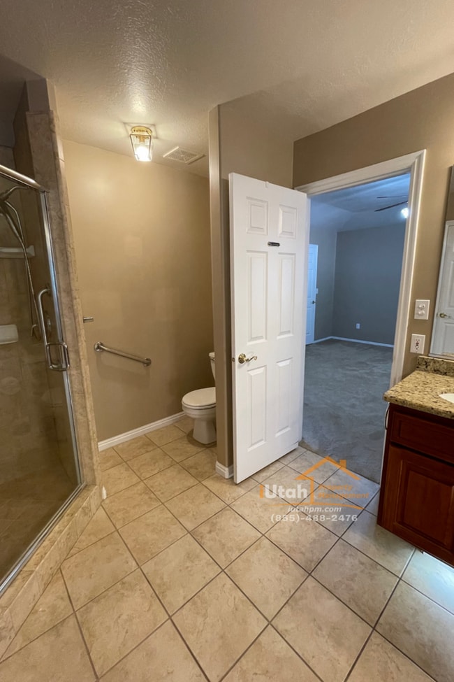 Building Photo - East Layton 6 Bdrm 3 Bth 2 car garage home.