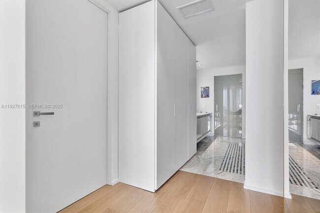 Building Photo - 788 NE 23rd St