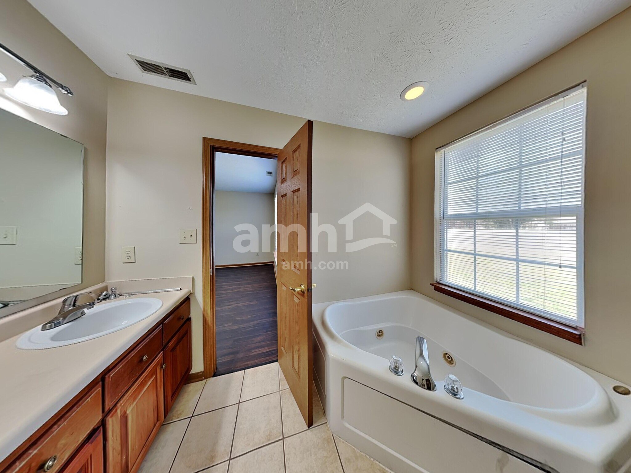 Building Photo - 1399 Palm Ct