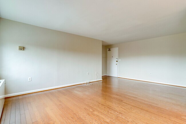 Building Photo - 1300 S Arlington Ridge Rd