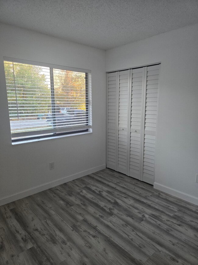 Building Photo - 1418 Paley Cir SE