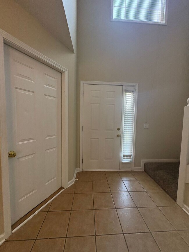 Building Photo - 125 Winthrope Ln