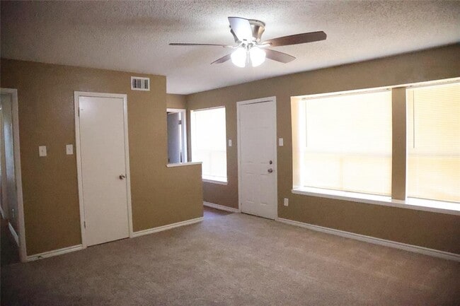 Building Photo - 2307 Edgedale Dr