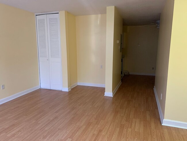 Building Photo - 2 STORY SPACIOUS ONE BEDROOM CONDO WITH SP...