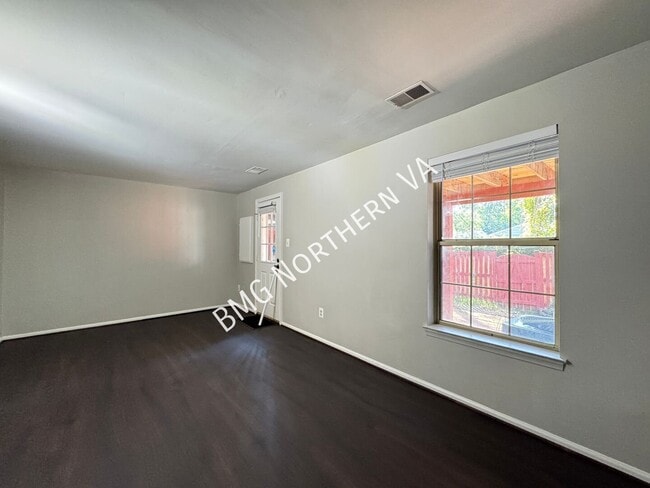 Building Photo - 8651 Centerton Ln