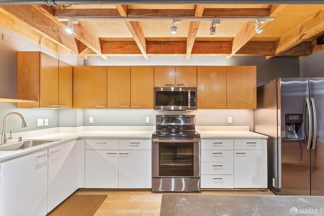 Building Photo - 650 Delancey St