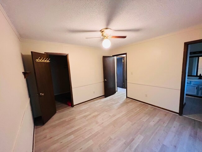 Building Photo - Longfellow