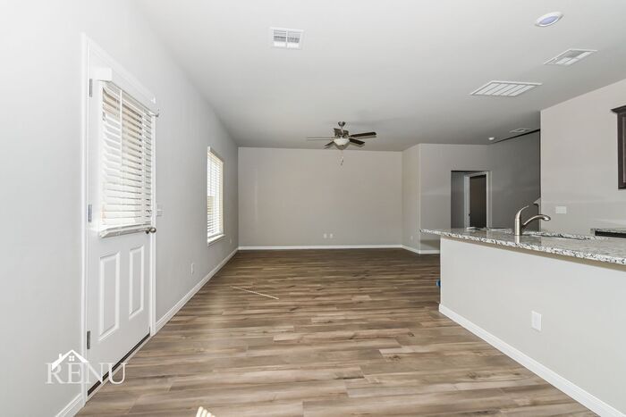 Building Photo - 1613 Maroon Dr