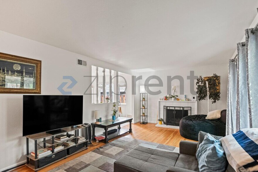 Building Photo - 1462 Ridgewood Dr