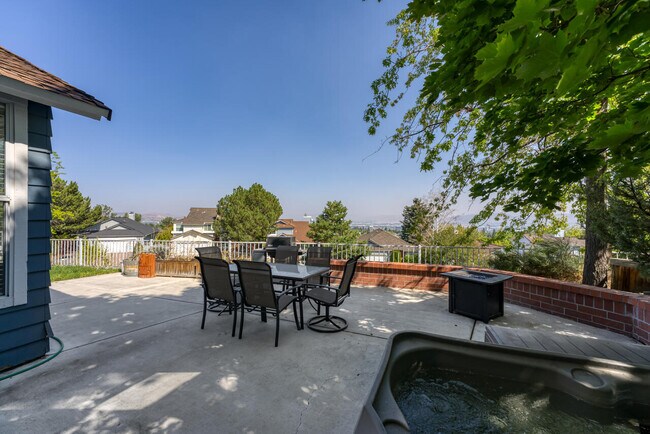 Building Photo - 2320 Overlook Ct