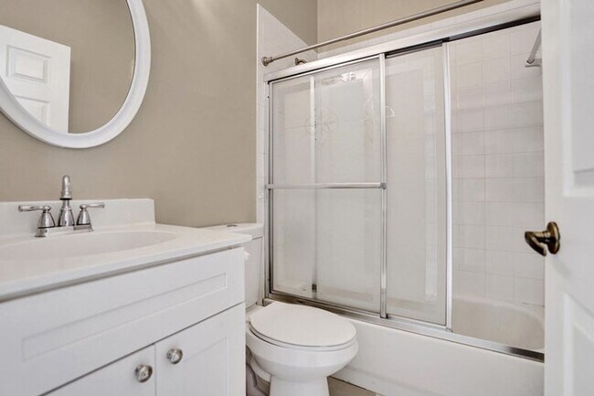 Building Photo - 16658 La Mesa Dr