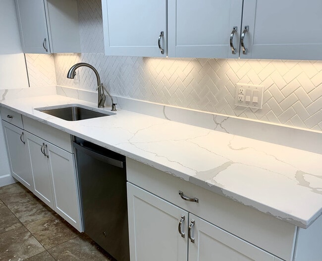 Building Photo - 8546 E Bellview St