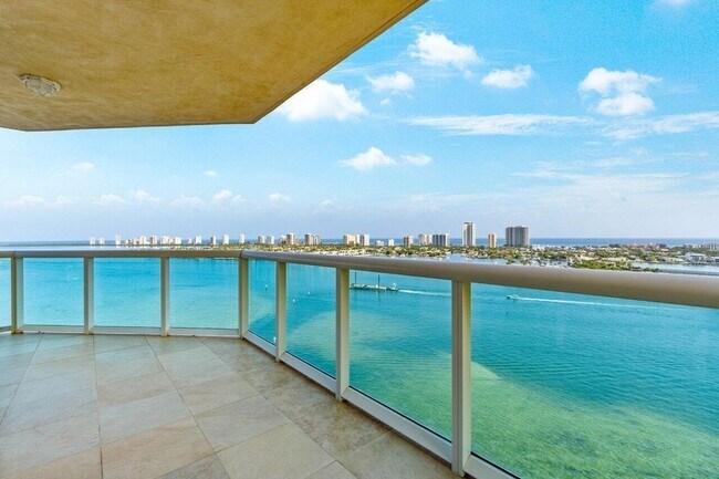 Building Photo - 2650 Lake Shore Dr