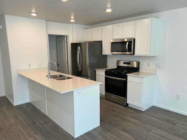 Building Photo - 243 Portside Ln