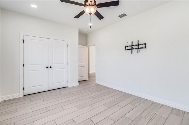 Building Photo - 4126 Azali Dr