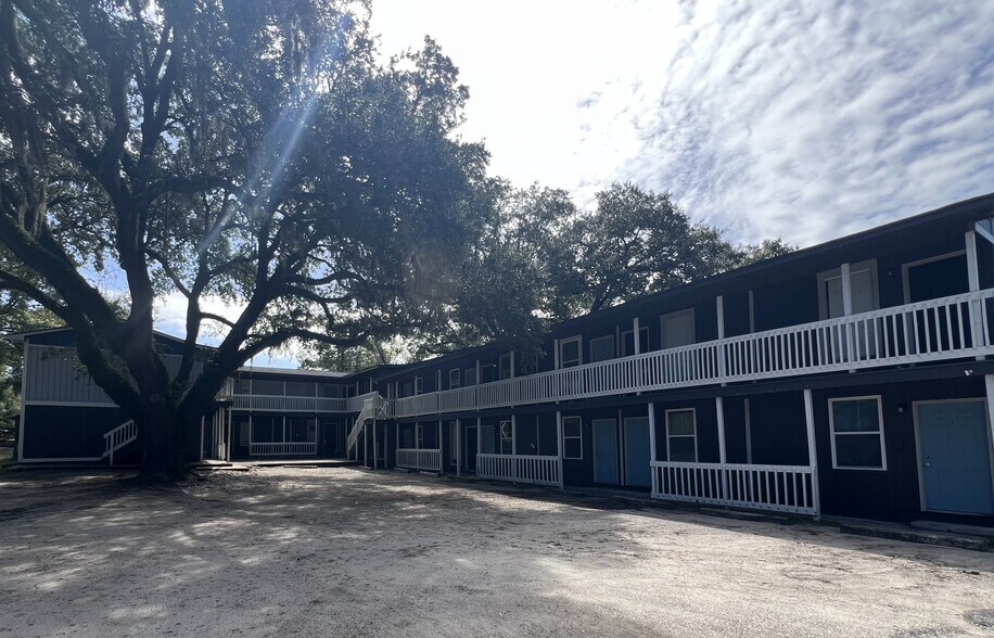 Primary Photo - 2413 S Fraser St