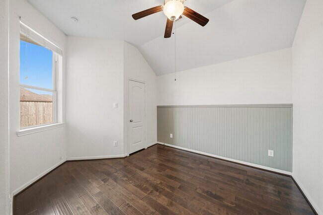Building Photo - 217 Brookwood Park Ln