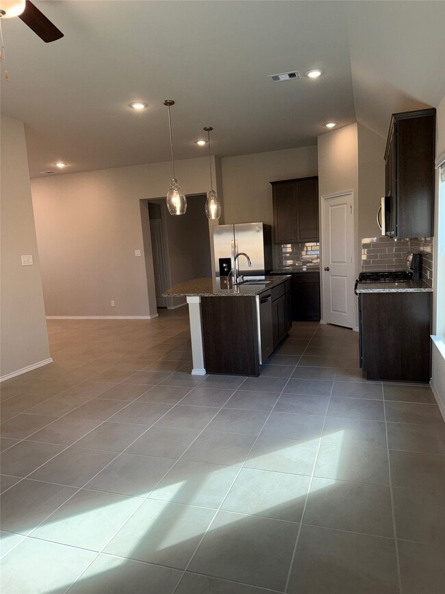 Building Photo - 31965 Retama Rnch Dr