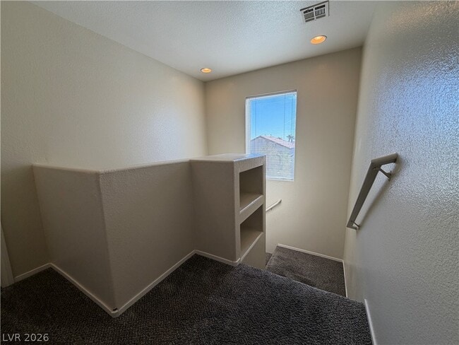 Building Photo - 10381 Coyote Cub Ave