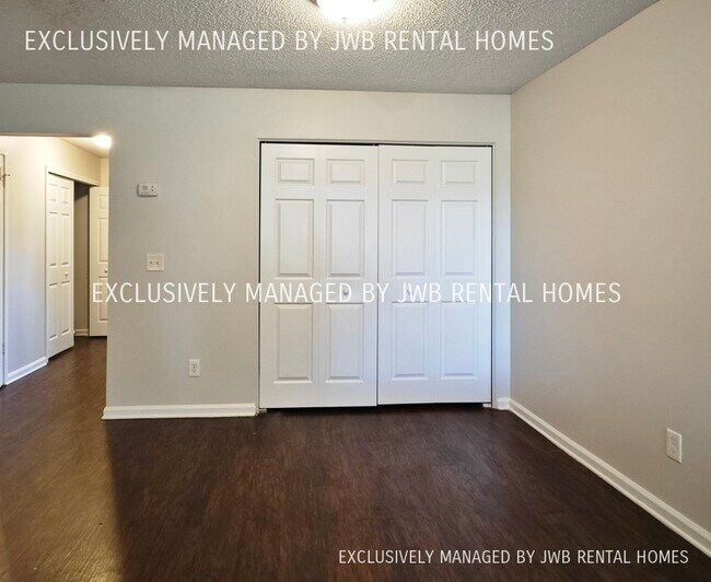 Building Photo - 348 Elm St