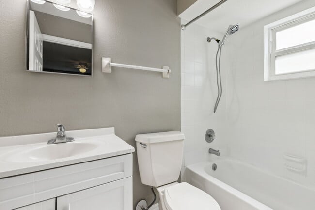 Building Photo - 2433 Barley Club Dr