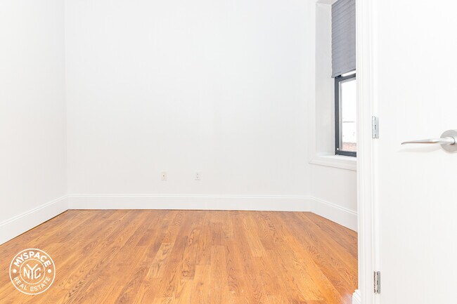 Building Photo - 1625 Putnam Ave