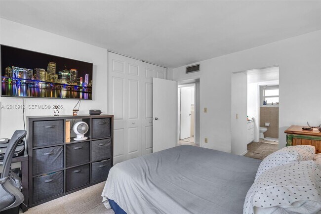 Building Photo - 7400 Miami Lakes Dr