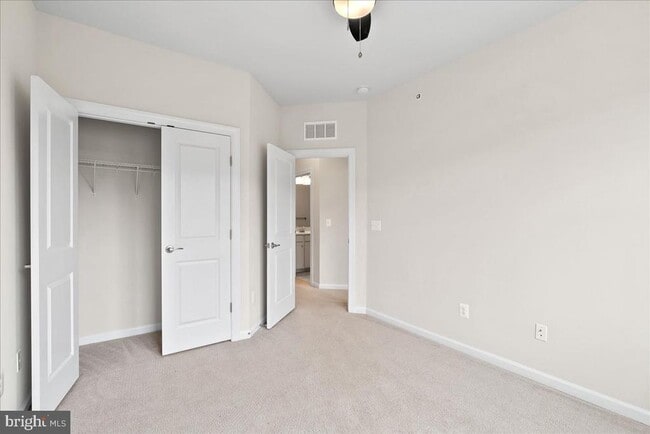 Building Photo - 45121 Kincora Dr