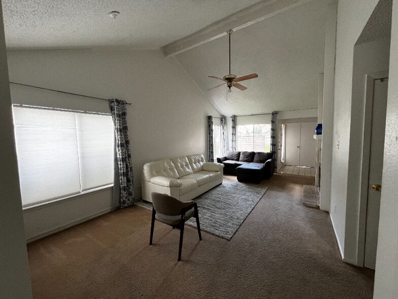Building Photo - 13632 Garden Grove Ct