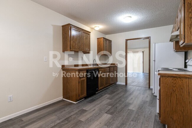 Building Photo - Cute 3 Bed, 2 full bath Townhome in Liberty