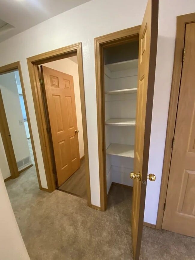 Building Photo - 2 Bedroom, 1 Bathroom in Southwest Anchorage.