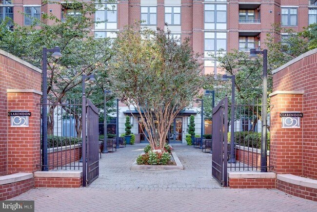 Building Photo - 1021 N Garfield St