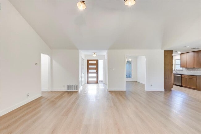 Building Photo - 4827 Gerona Dr