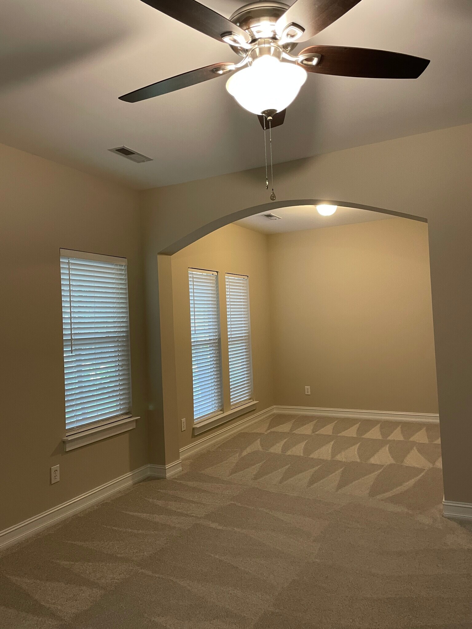 master sitting area - 8813 Castle Cliff Dr