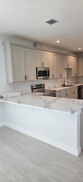 Building Photo - 100 Dover St