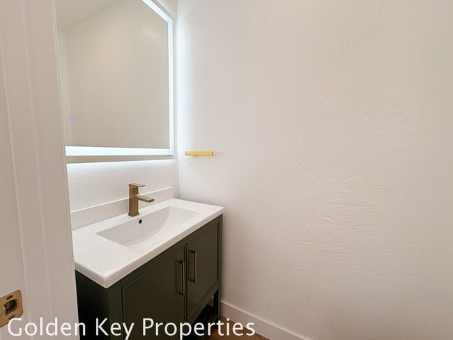 Building Photo - Welcome to your dream home in South Oceanside!