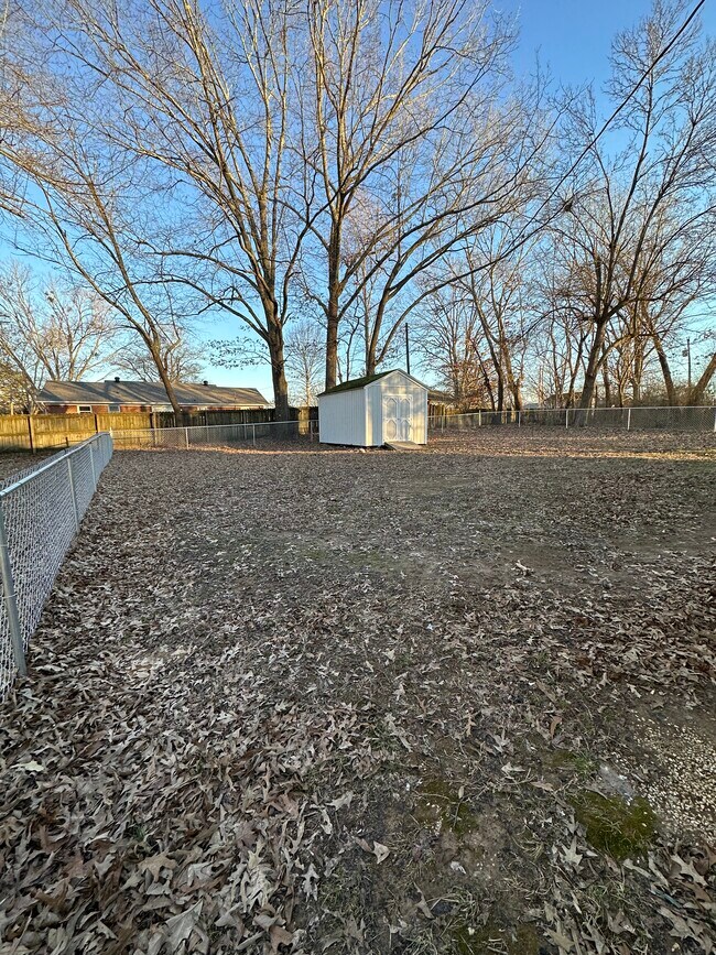 3br, 1 ba, brick, fenced yard, outside sto... 205 Harrison St S