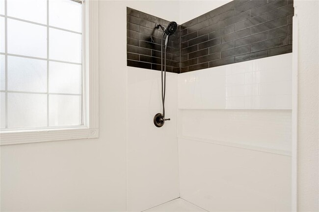 Building Photo - 81 San Marcos St