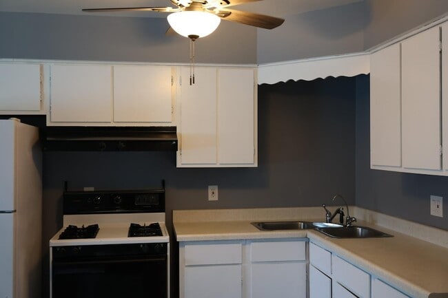 Building Photo - 431 Vine St