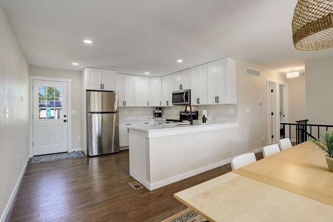 Building Photo - Enjoy Life in the Heart of Arvada!!!