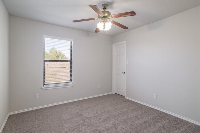 Building Photo - 315 Settlers Home Dr